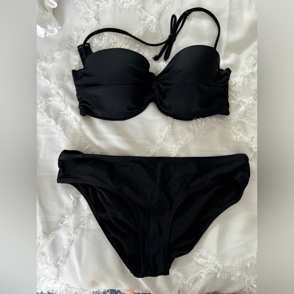 Black Bikini - Picture 1 of 8